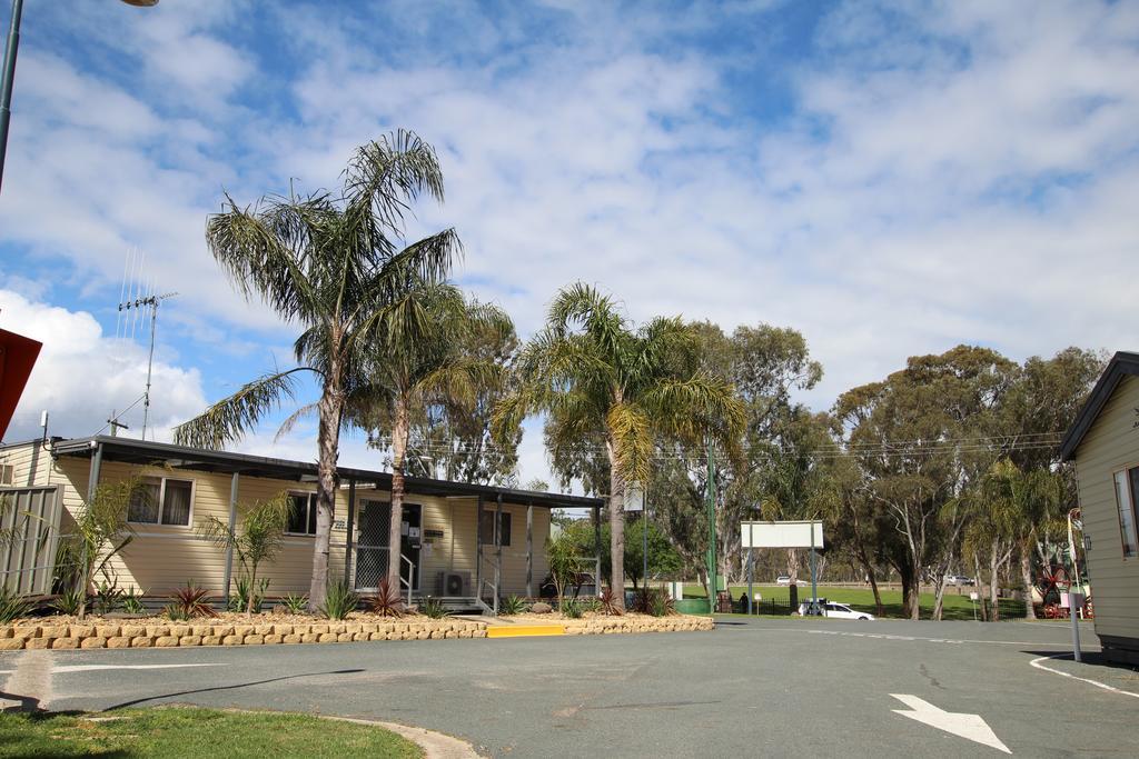 Big4 Moama Holiday Park Bagian luar foto